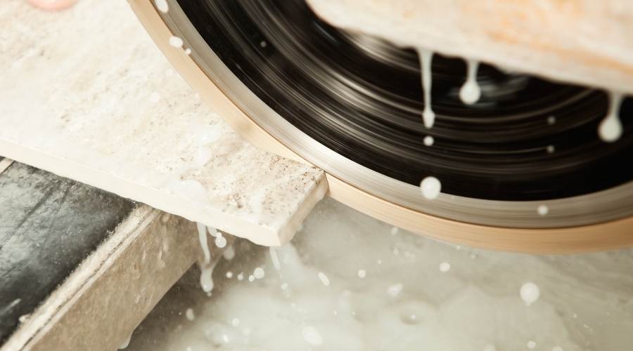 Diamond Blade Wet Saw Cutting Floor Tile